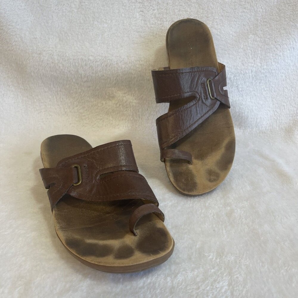 Bare Traps Jonnie Brown Leather Slip On Thong Sandals Women's Shoes Size 7.5M